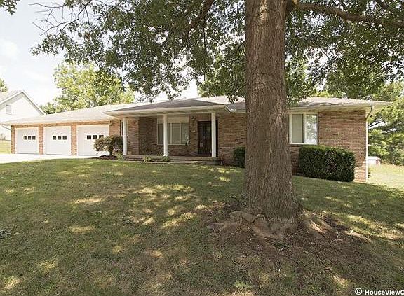 2nd image of 902 Pheasant Cove Dr