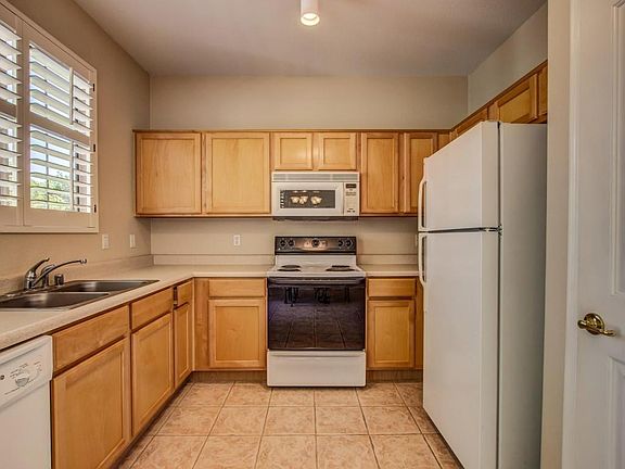 3rd image of 3448 E Linda Ln