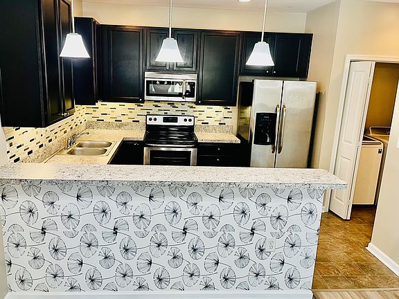 5th image of 1752 Halesworth Ln #1