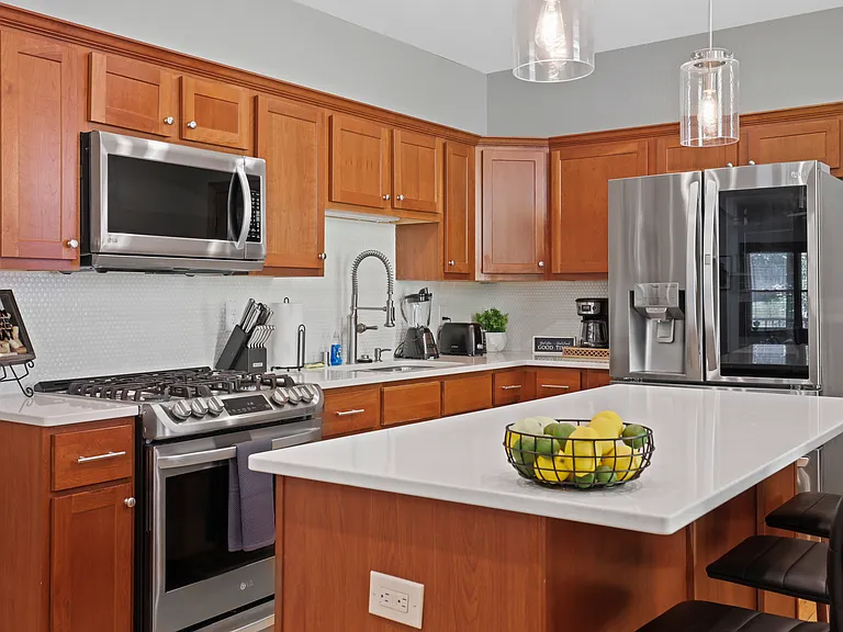 216 E Smith St — Photo 2