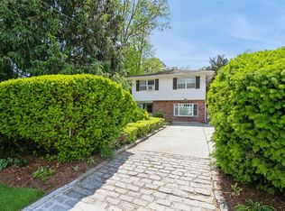 22 Landscape Dr, Wheatley Heights, NY