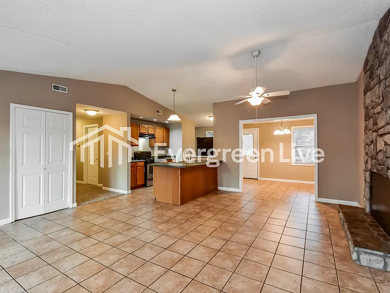 2700 Florentine Rd — Photo 4