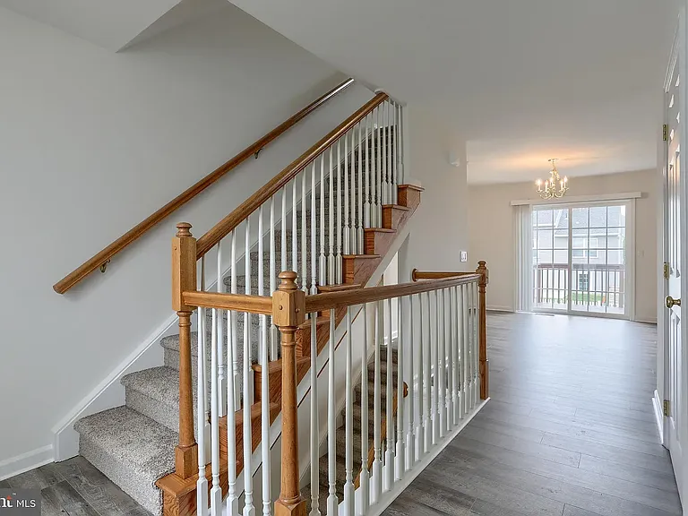 2120 Autumn Ct — Photo 12