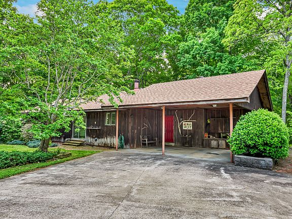 5th image of 900 Gravel Ln