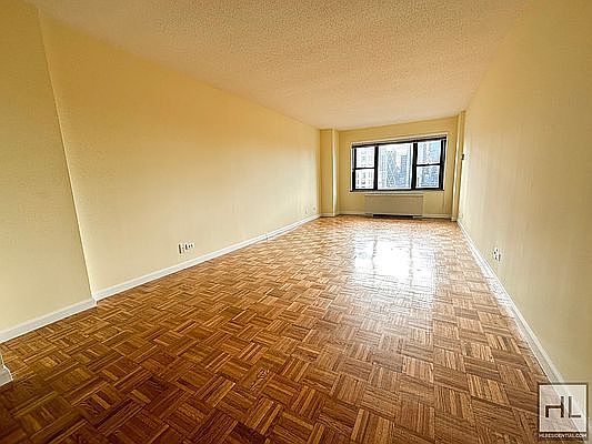 1st image of 20 W 64th St APT 43T