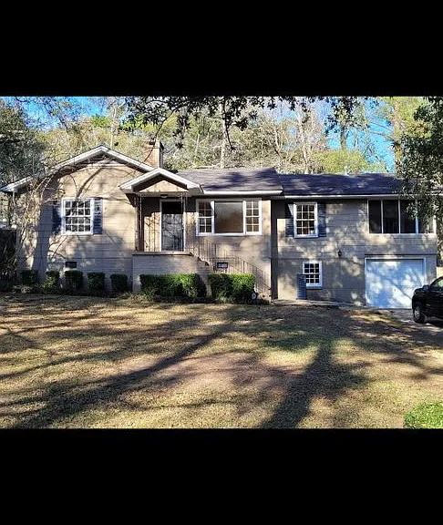 4656 Pinewood Dr S — Photo 1