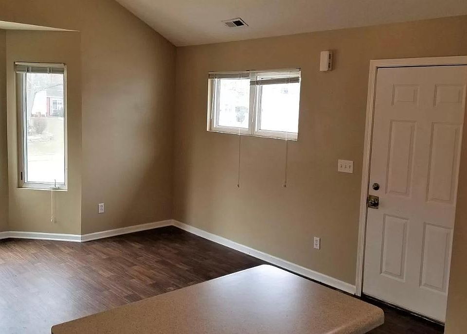 2nd image of 2903 Hickman Rd