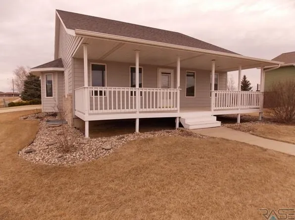 606 W 9th St, Dell Rapids, SD 57022
