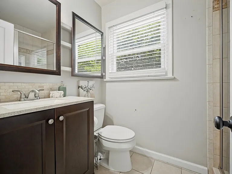 724 Yorkshire Dr — Photo 25