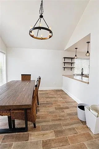 3 bed, 2.0 bath, 1891 sqft, $2,300 — Photo 2
