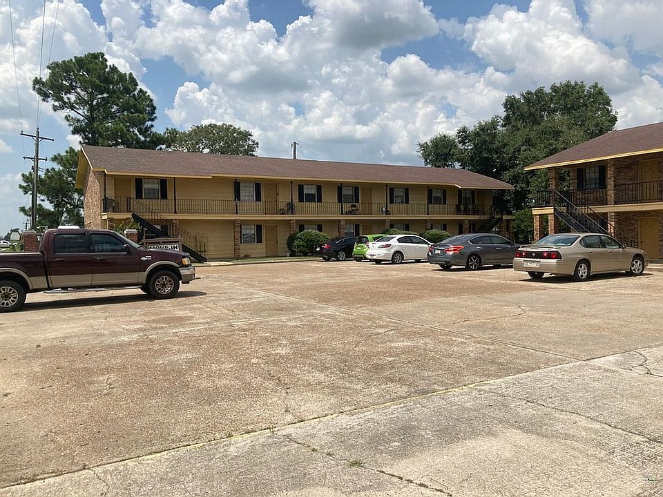 2nd image of 1716 W Veterans Memorial Dr