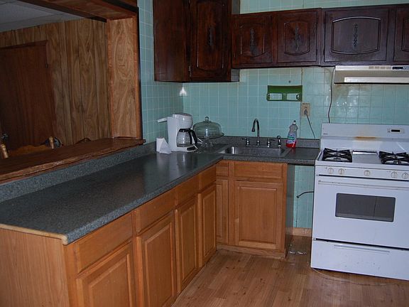 3rd image of 305 S Lanier Ave