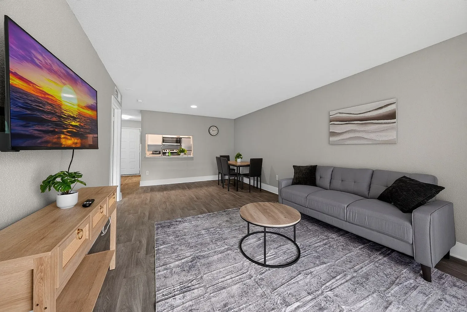1 bed, 1.0 bath, 8137 sqft, $2,570 — Photo 2