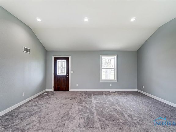 4th image of 738 S Shoop Ave
