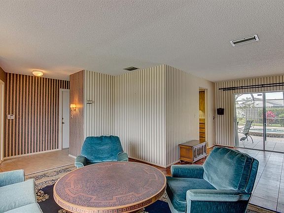 5th image of 6564 Waterford Cir
