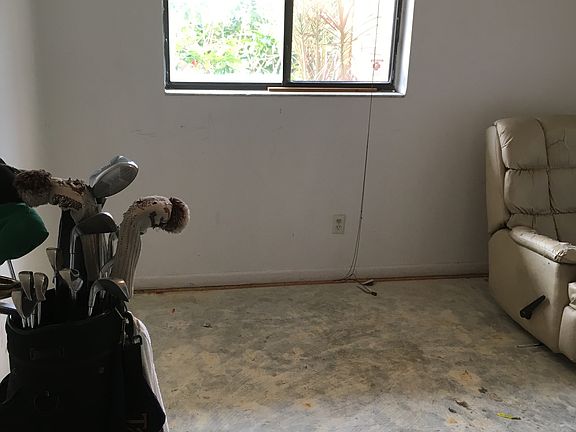 5th image of 2920 NE 8th Ter APT 105