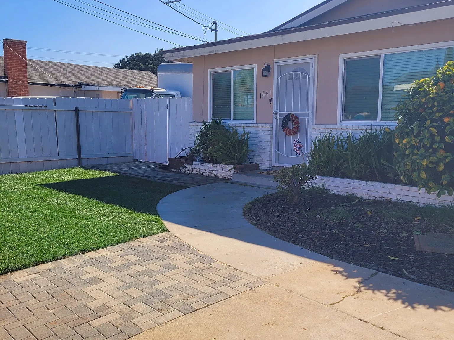 3 bed, 1092 sqft, $3,600 — Photo 2