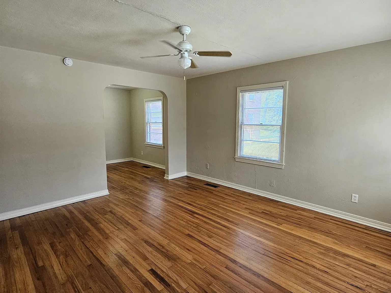 2 bed, 1000 sqft, $1,050 — Photo 3