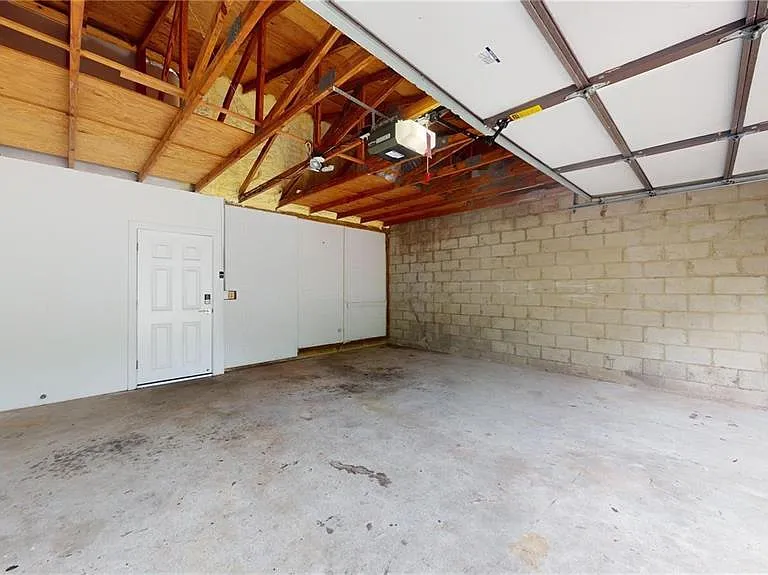 202 Pine Cone Trl — Photo 33