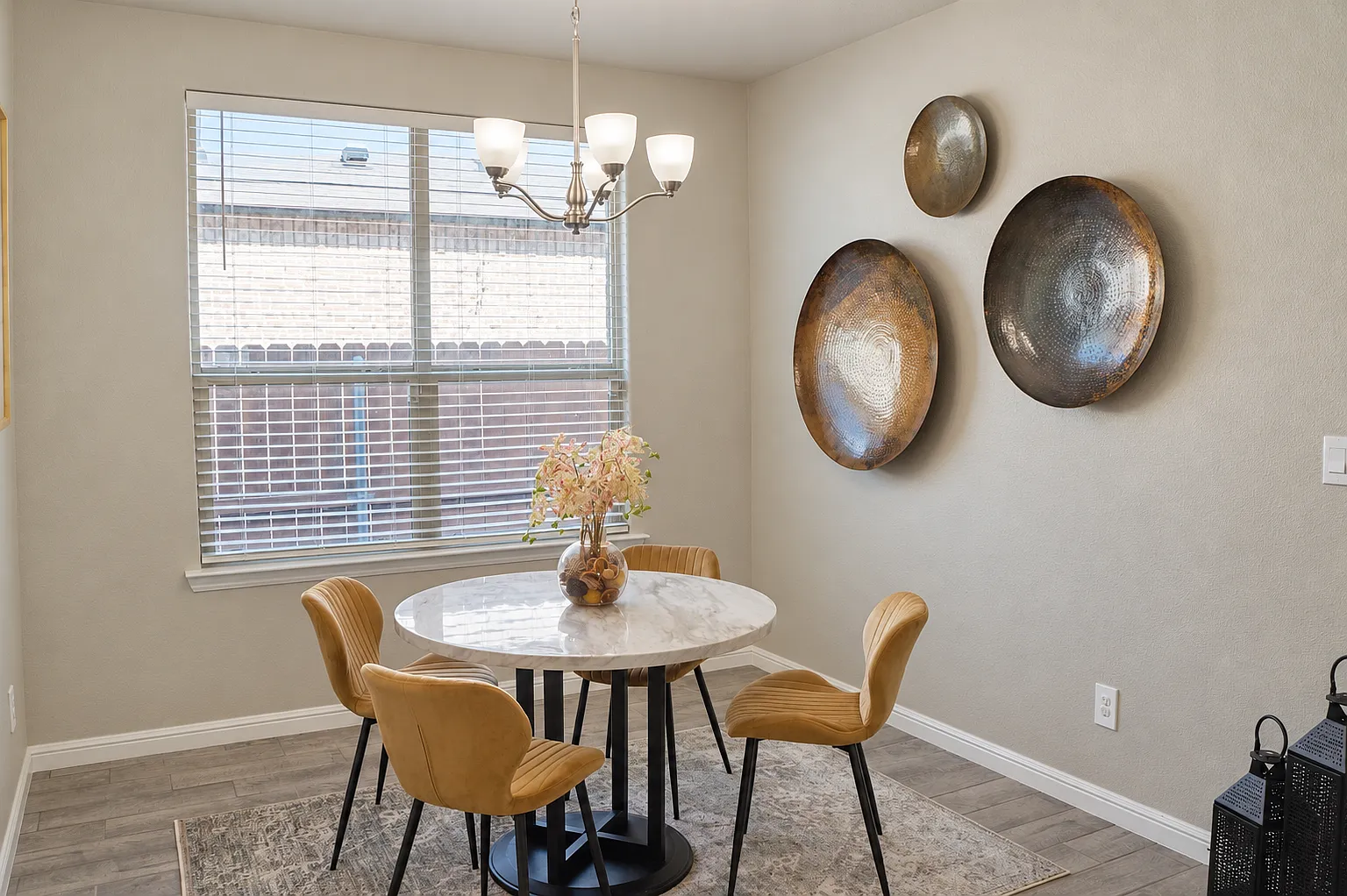 4 bed, 2412 sqft, $5,000 — Photo 3
