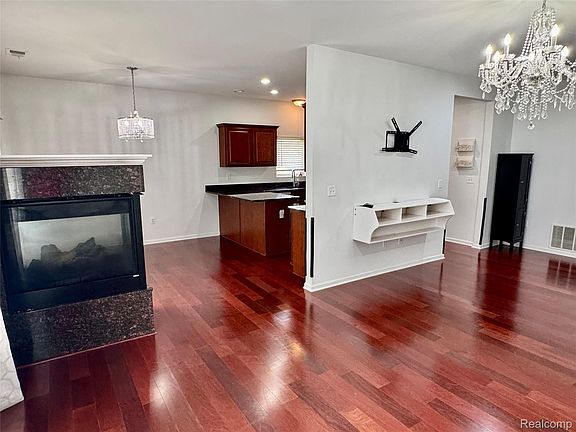 5th image of 14466 Shadywood Dr