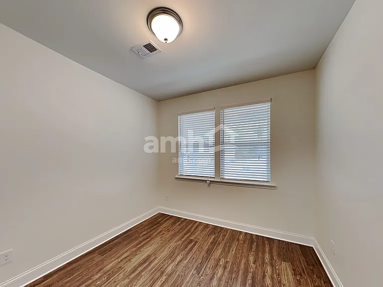 520 Slew Dr — Photo 16