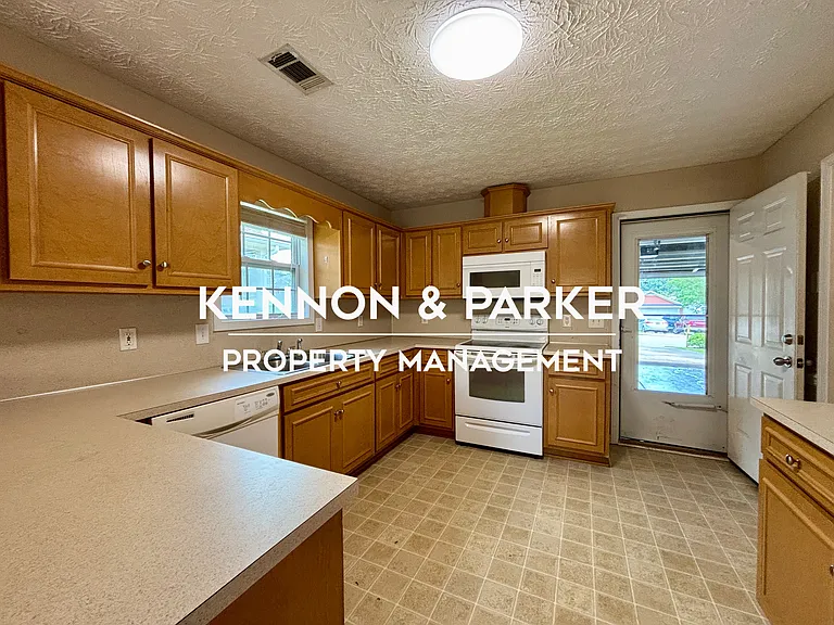 8028 Garrett Pines Dr — Photo 17