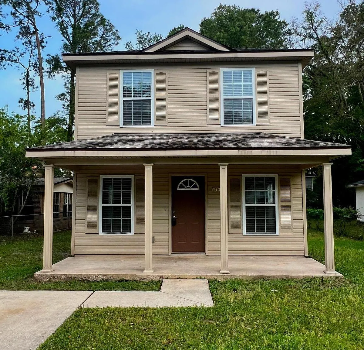 3 bed, 2.0 bath, 1160 sqft, $1,550 — Photo 1