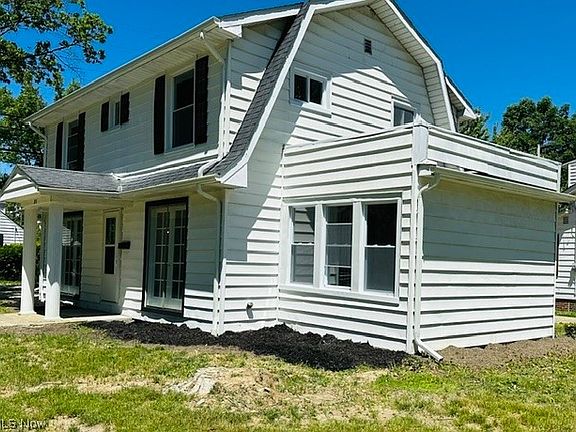 3rd image of 311 E 241st St