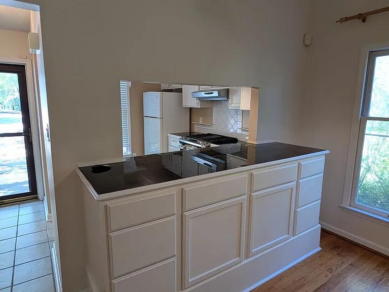 220 Saint Andrews Ln — Photo 10