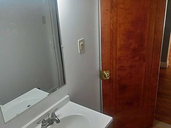 3rd image of 2021 Pierce St