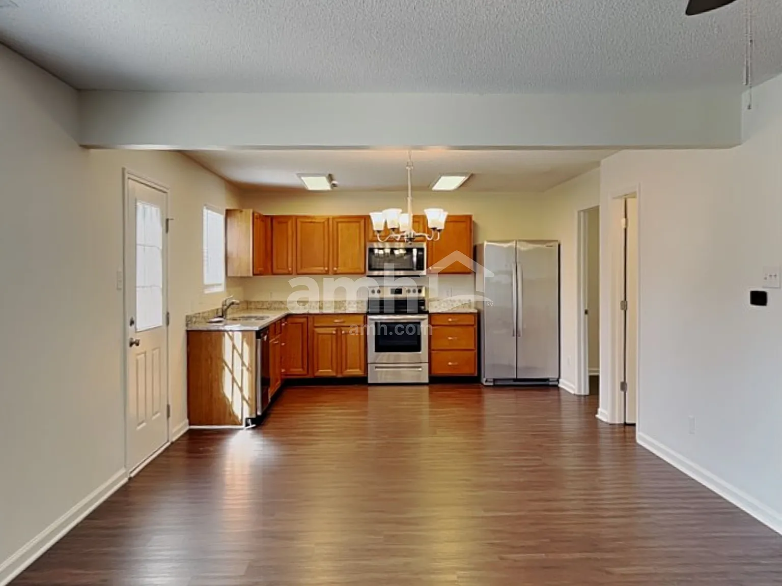 4 bed, 2.5 bath, 2062 sqft, $2,015 — Photo 3