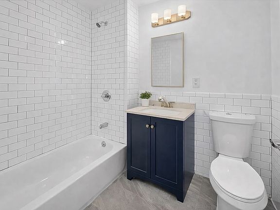 3rd image of 1980 Amsterdam Ave Unit 6