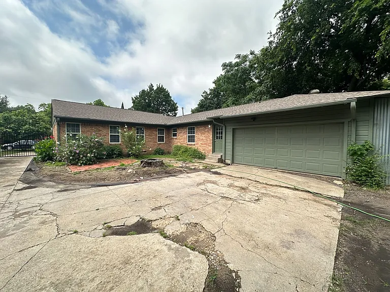 6461 Danbury Ln — Photo 28