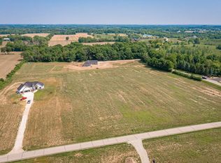 39450 Cedar Ln, Oconomowoc, WI 53066