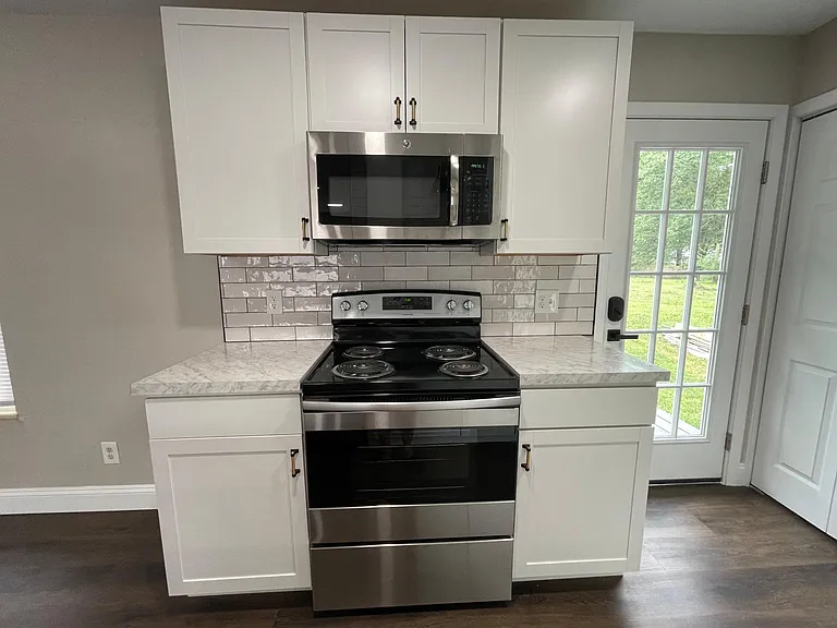 1054 Dalton Ln — Photo 11