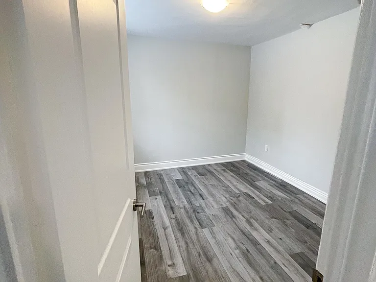 345 Gladstone Ave #1 — Photo 16