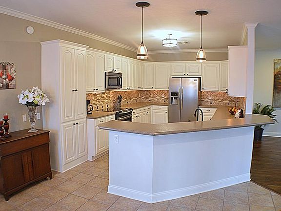 2nd image of 838 Wailupe Dr
