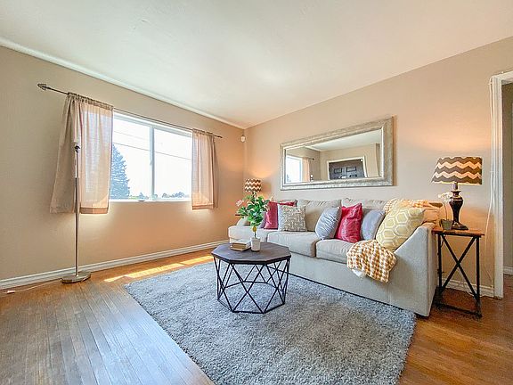 3rd image of 958 Saint Andrews Dr