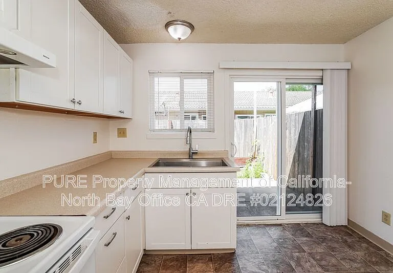 1603 Corby Ave #8 — Photo 6