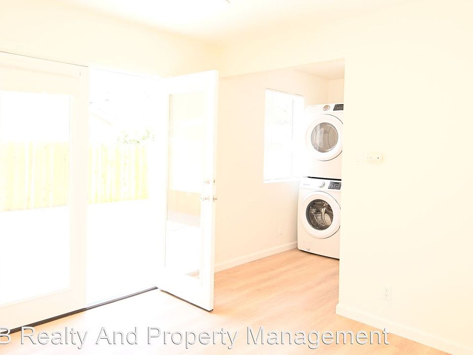 1st image of 2818 Curtis Ave #2818