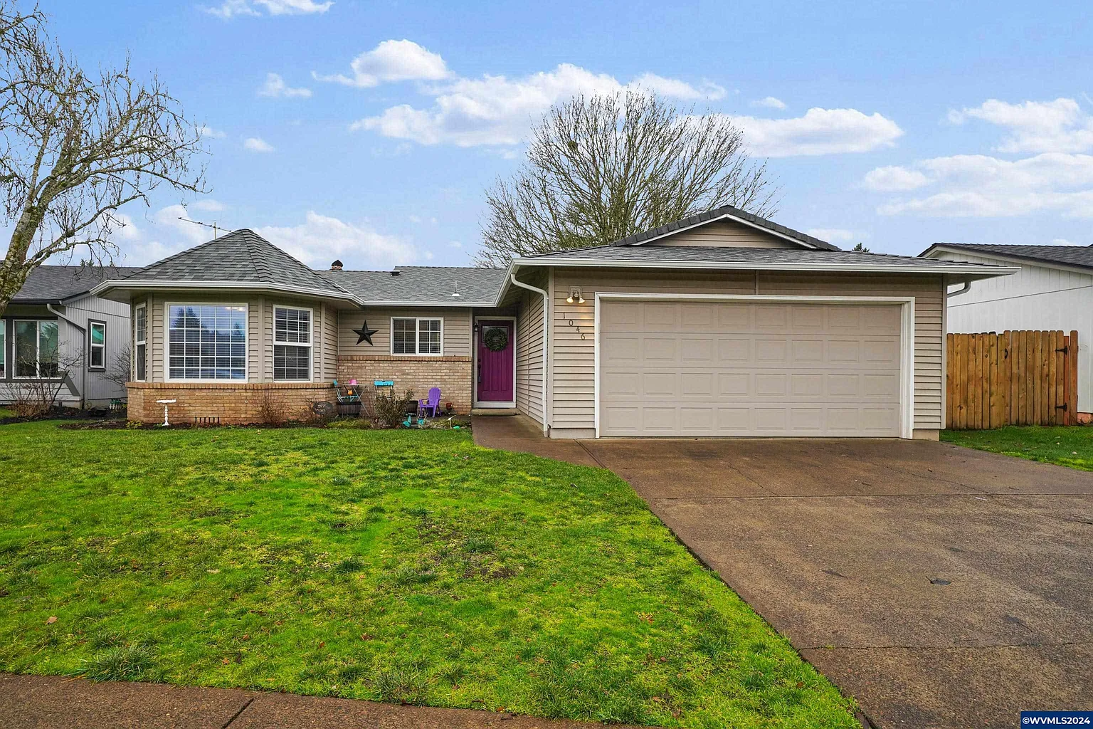 1046 Summer Breeze Dr N photo 1
