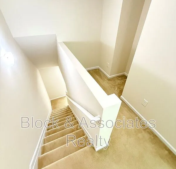 8527 Quarton Dr — Photo 22