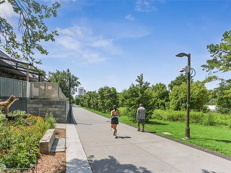 805 Highland Green Way NE — Photo 30