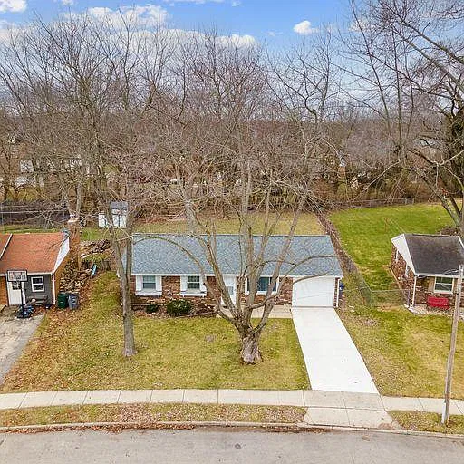 3 bed, 999 sqft, $1,600 — Photo 4