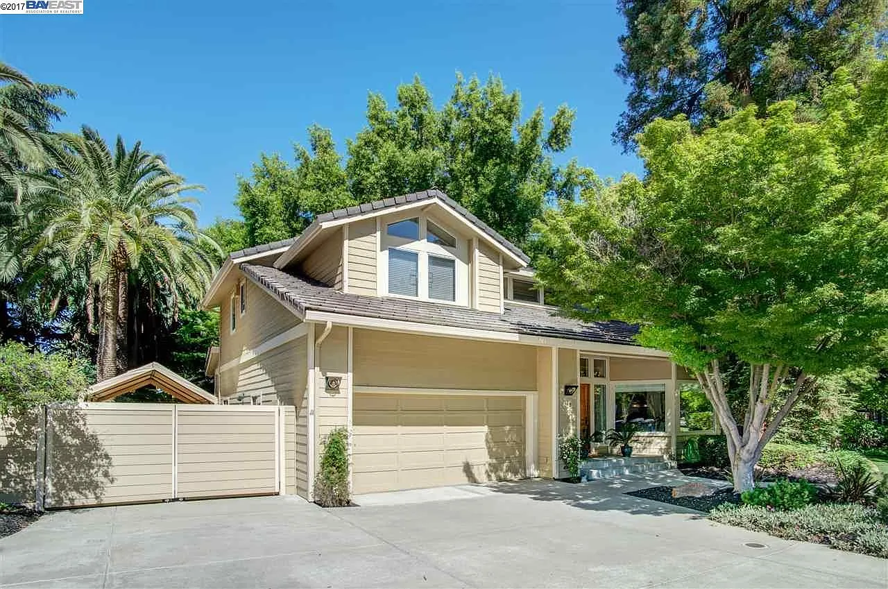 845 Kingsbury Dr photo 1