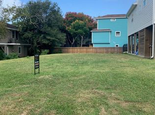 802 Forest Rd, Clear Lake Shores, TX 77565