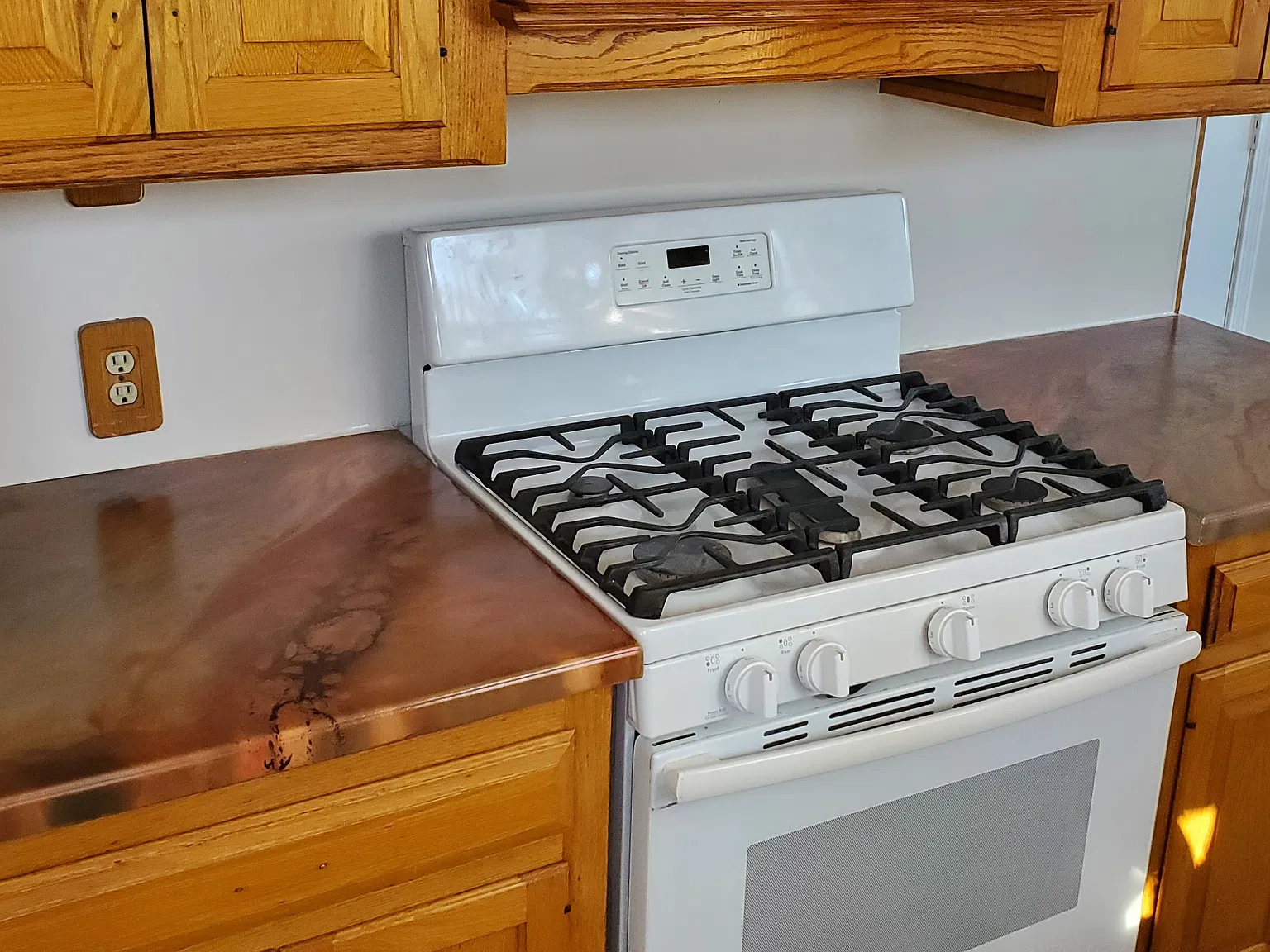 3 bed, 1.5 bath, 1800 sqft, $4,400 — Photo 3