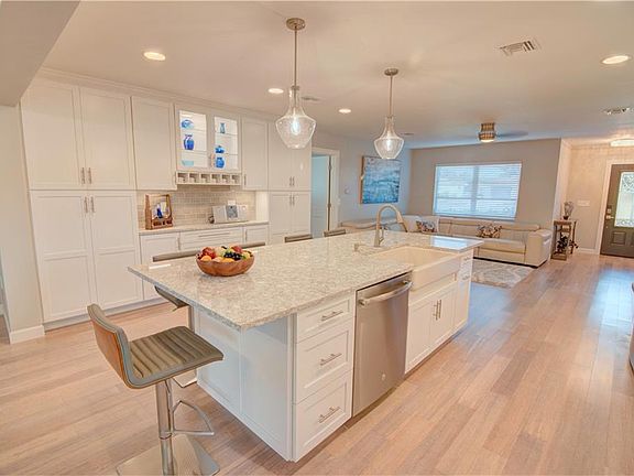 3rd image of 1190 Bay Vista Blvd