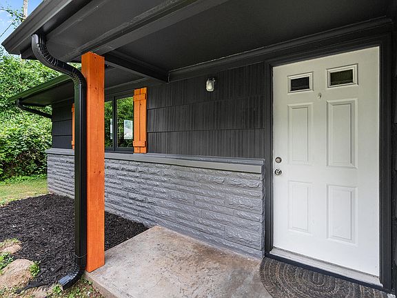 4th image of 1538 E Lindberg Street